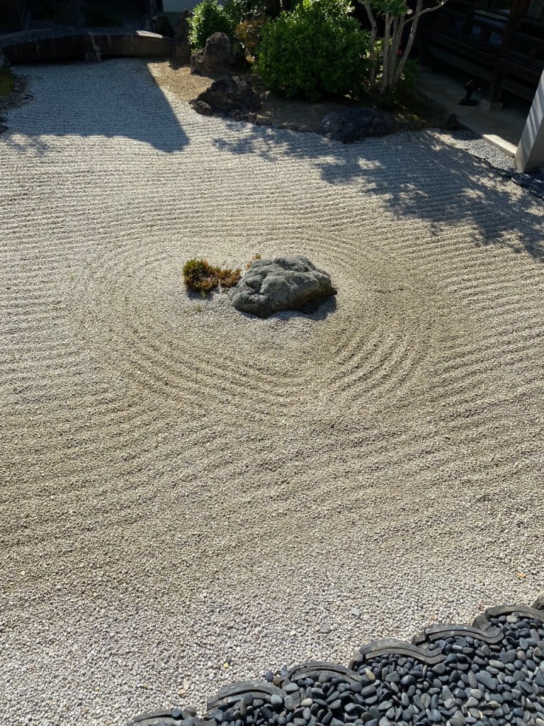 京都 智積院 ハートの枯山水