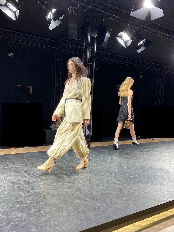 ルイ・ヴィトン 2023秋冬コレクション ショー