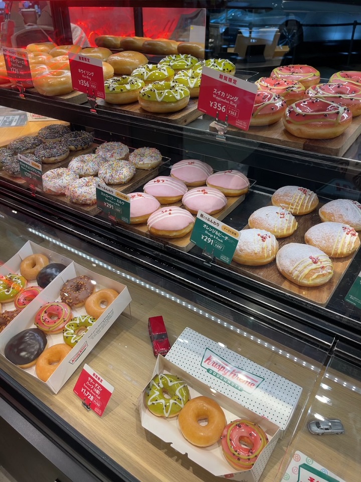 クリスピー・クリーム・ドーナツ Mercedes me Haneda Airport