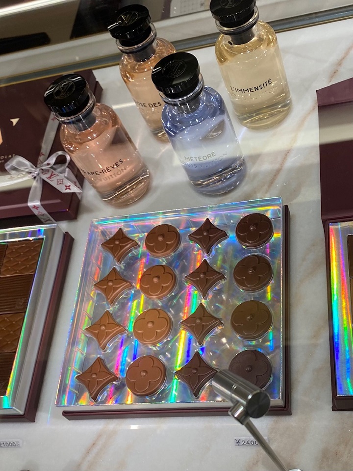 Parfums V ル・ショコラ・ヴィー Louis Vuitton LE CHOCOLAT V