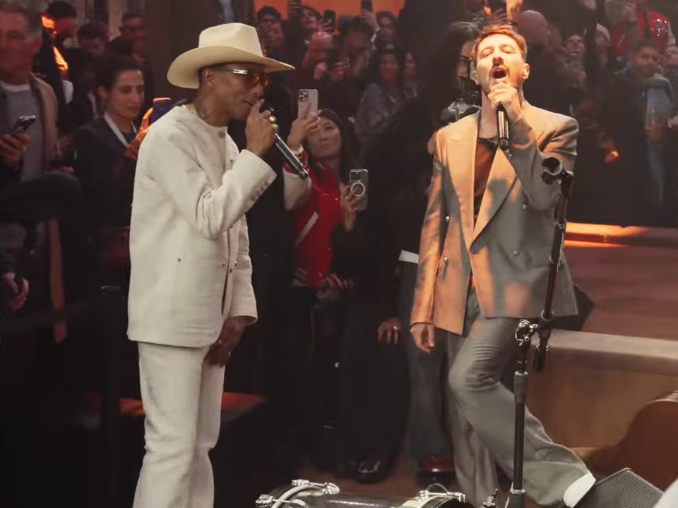 Mumford & Sons at the Men’s Fall-Winter 2024 Show LOUIS VUITTON