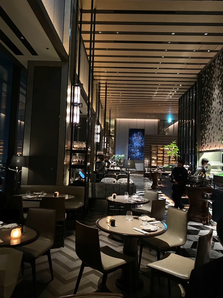 フォーシーズンズホテル東京大手町 ピニェート PIGNETO Four Seasons Hotel Tokyo at Otemachi