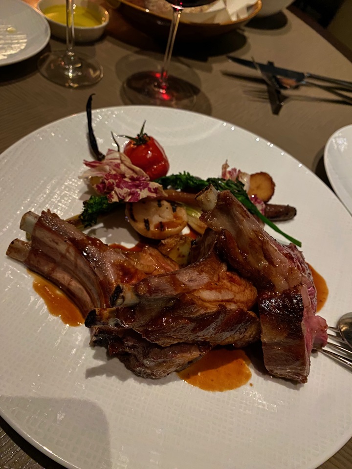 フォーシーズンズホテル東京大手町 ピニェート PIGNETO Four Seasons Hotel Tokyo at Otemachi