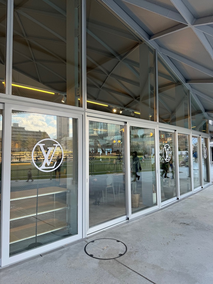 グラングリーン大阪 GRAND GREEN OSAKA Louis Vuitton