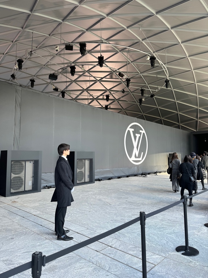 グラングリーン大阪 GRAND GREEN OSAKA Louis Vuitton